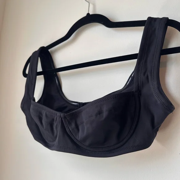 SKIMS Shaping Swim Unlined Underwire Bikini Top in Onyx size Small - Picture 6 of 15